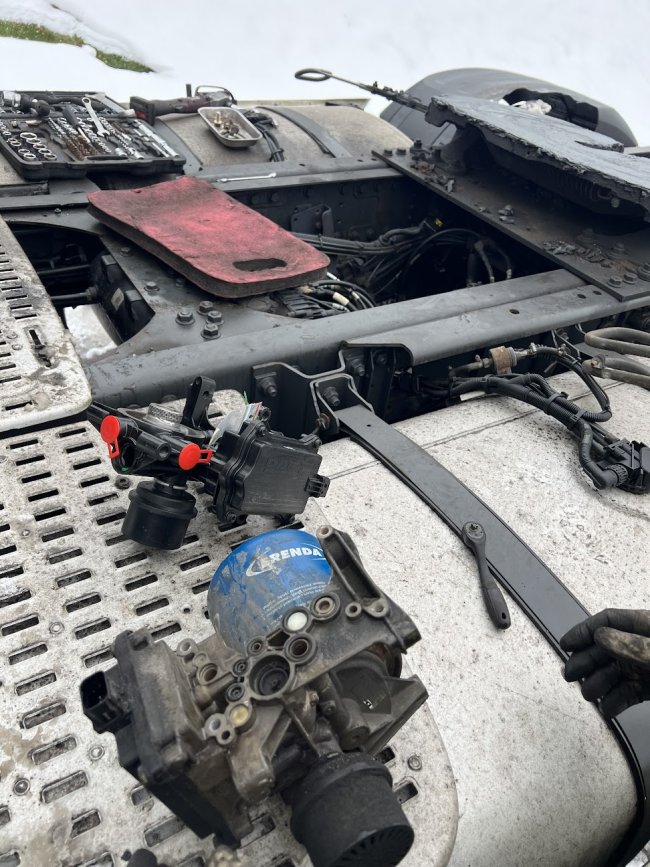 wymiana kompletnej podstawy osuszacza wraz z elektroniką